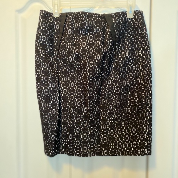 Black skirt - Picture 2 of 2